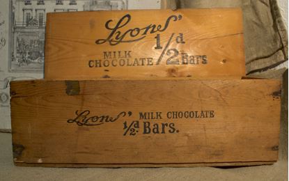 vintage chocolade display