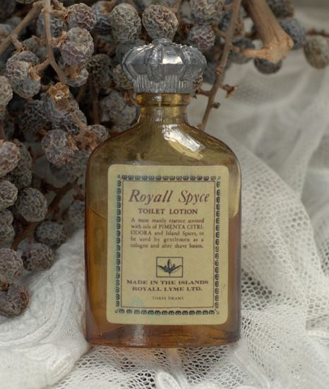 vintage flesje Royall Spice met kroontjesdop