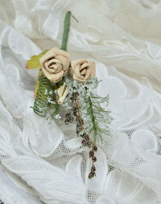 Picture of BROCANT BUNDLE OF PAPER CORSAGE WITH ROSES AND TWIGS
