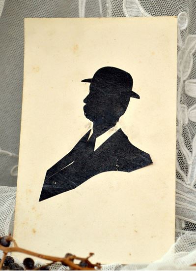 Picture of VINTAGE CARD WITH CUTTING SILHOUETTE MAN WITH GLOBE HAT