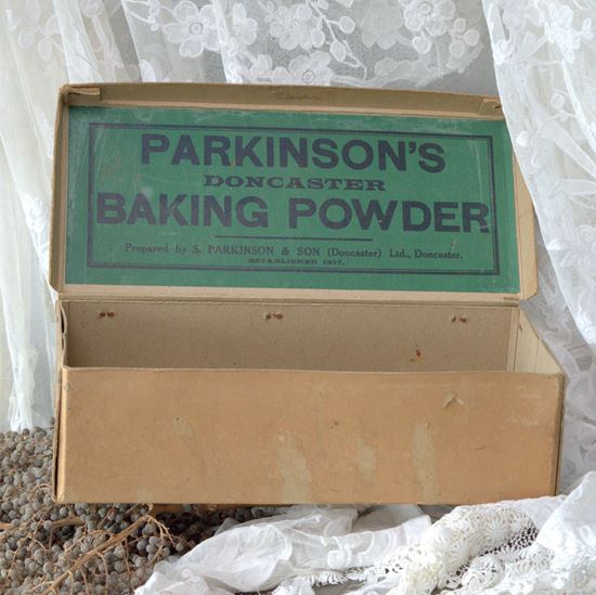 brocante kartonnen winkeldoos voor bakingpowder