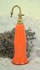 vintage oranje parfumverstuiver met silhouet afbeelding