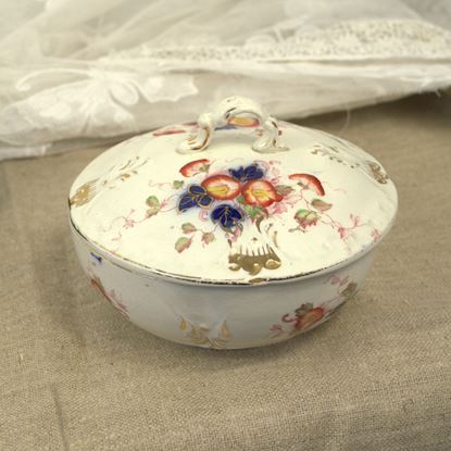 Picture of SWEET BROCANTE PORCELAIN DISH WITH DRAINAGE POSSIBILITY