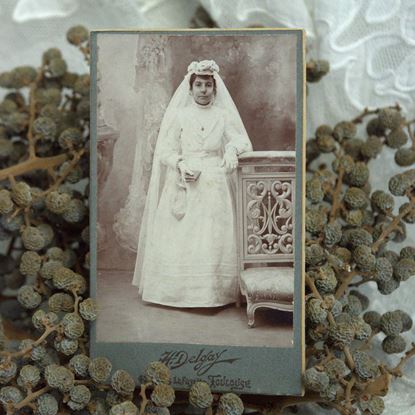 Antieke Franse foto dame in witte jurk